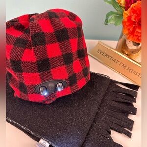Hat & scarf set, hat has lights, excellent condition